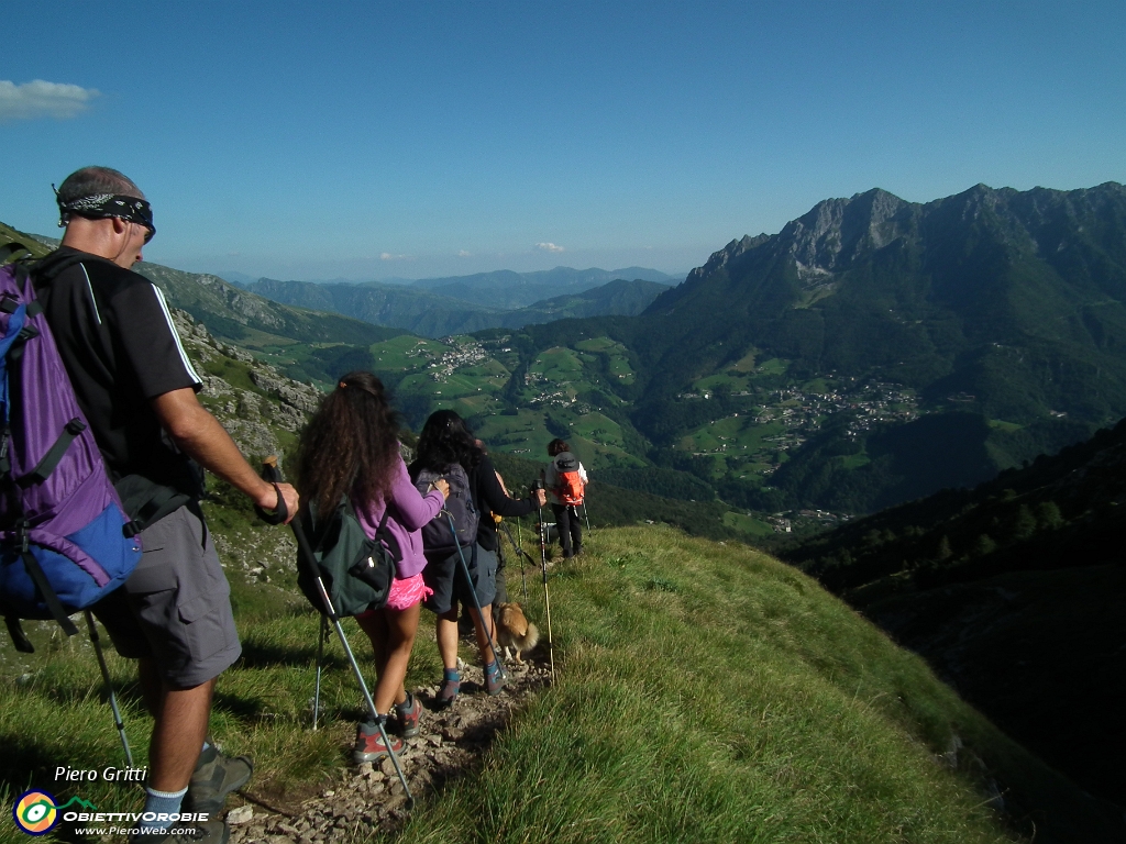 94 Oltre il Colle , Zambla, Passo di Zambla, Alben di fronte a noi....JPG